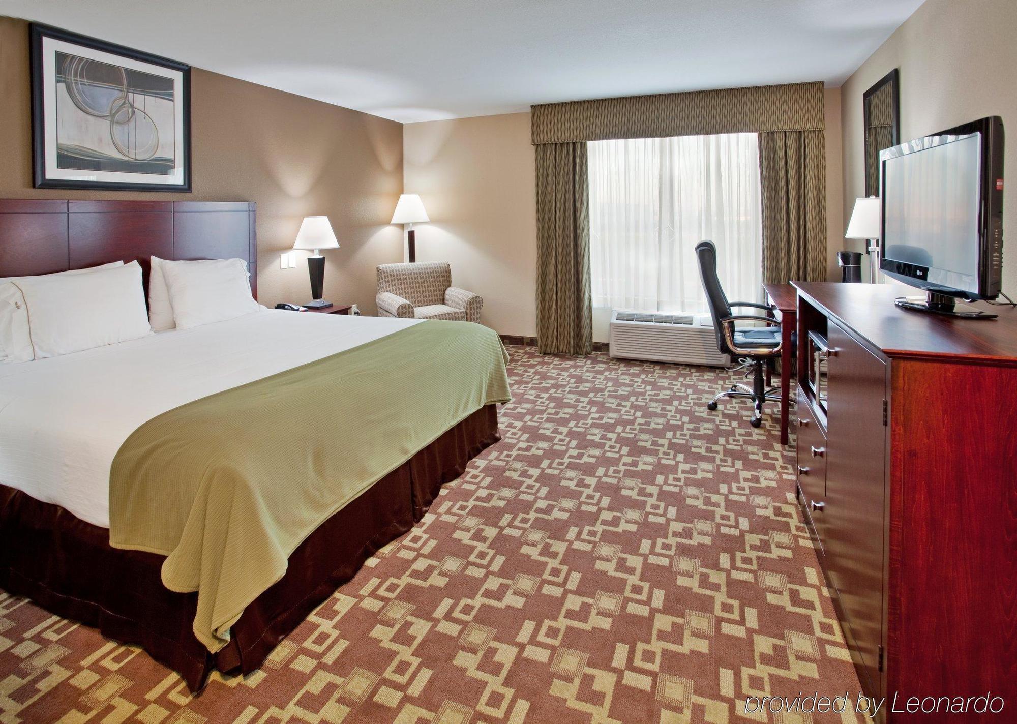 Holiday Inn Express Hotel & Suites St. Charles By Ihg Saint Charles Стая снимка