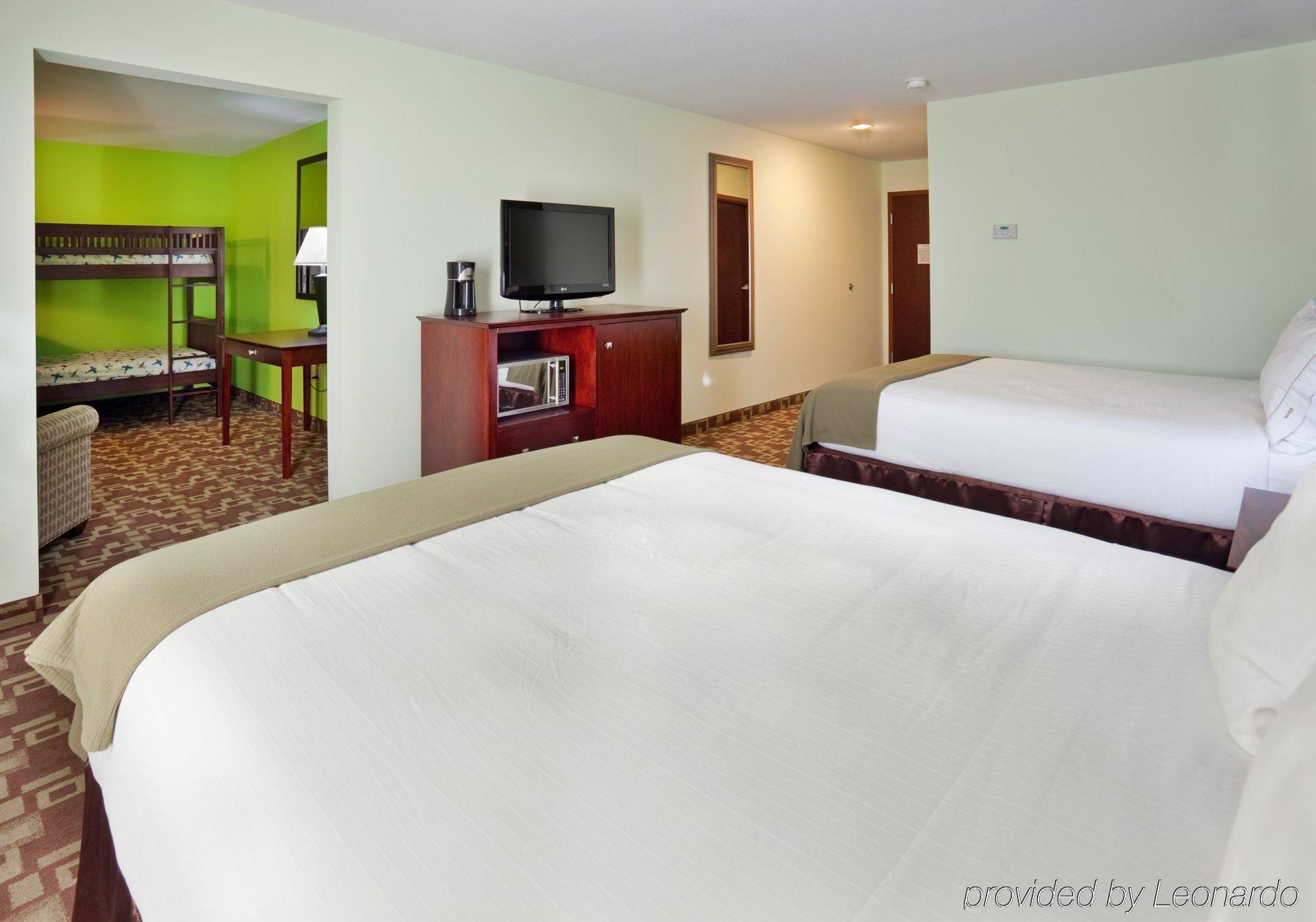 Holiday Inn Express Hotel & Suites St. Charles By Ihg Saint Charles Стая снимка