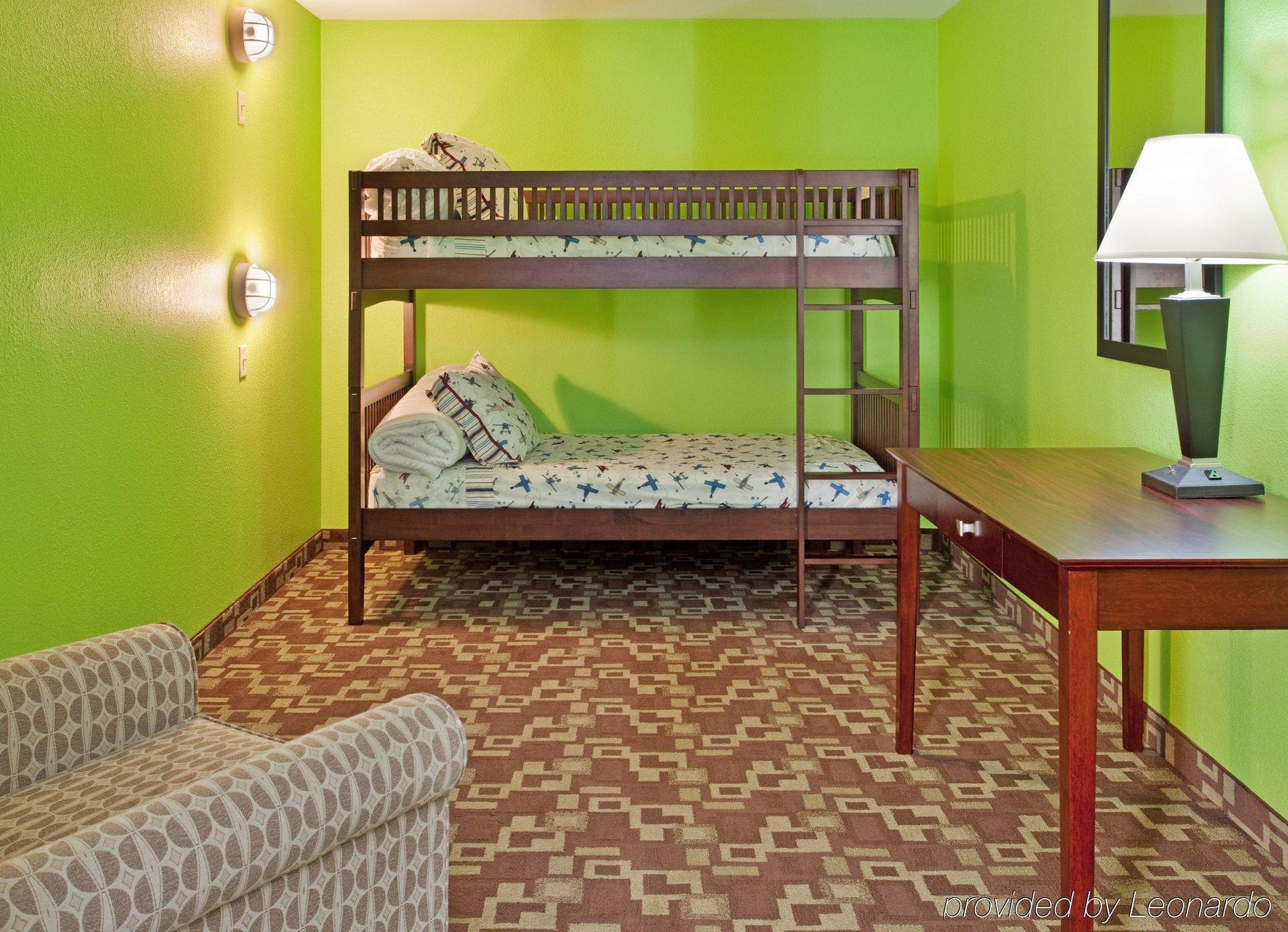 Holiday Inn Express Hotel & Suites St. Charles By Ihg Saint Charles Стая снимка