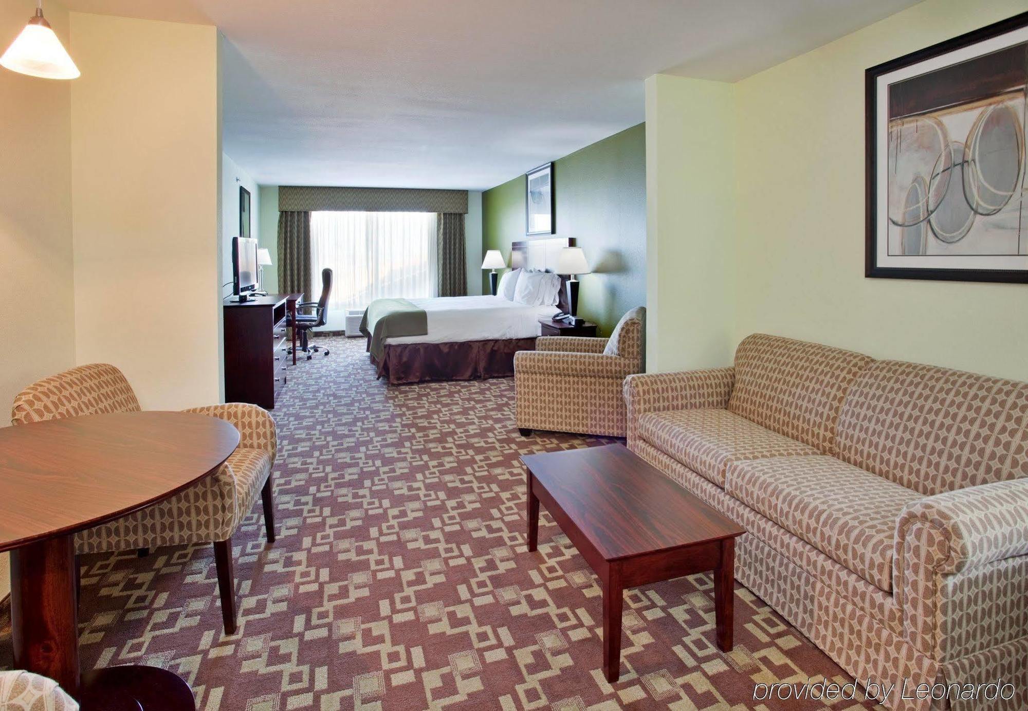 Holiday Inn Express Hotel & Suites St. Charles By Ihg Saint Charles Стая снимка